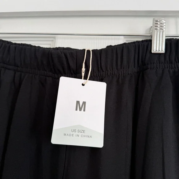 Black bow pants medium nwt - Picture 2 of 3